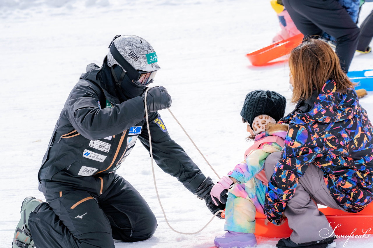 井山敬介さん＆清水宏保さんと一緒に雪遊び♪新しいカタチの子育てネットワークコミュニティ『Kids com』イベント、親子で楽しい［スノースポーツフェスティバル］in サッポロテイネ